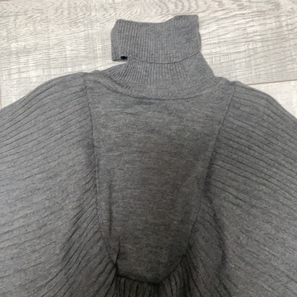 Gorgeous sweater-dress - Picture 3 of 3